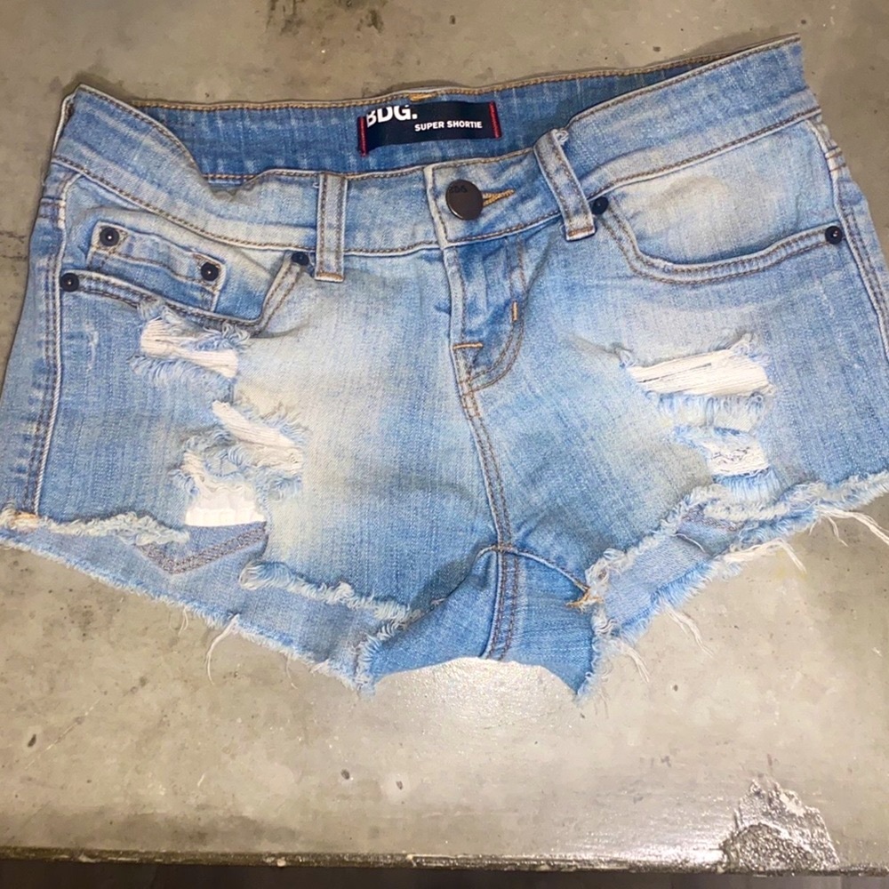 BDG | Super Shortie | light denim  low rise distressed w/ fray cuffs shorts | 24